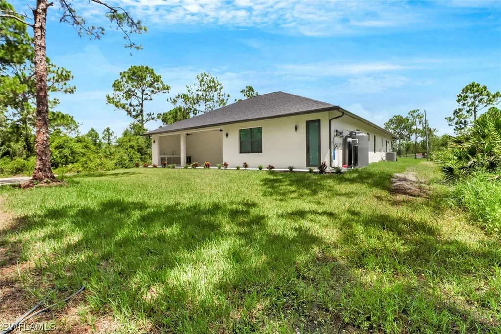 3520 27th Avenue NE Naples FL 34120