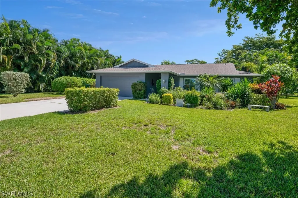 4589 Lakewood Boulevard Naples FL 34112