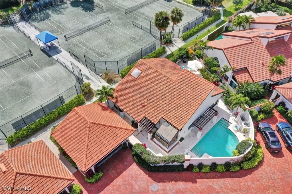 548 Bay Villas Lane Naples FL 34108