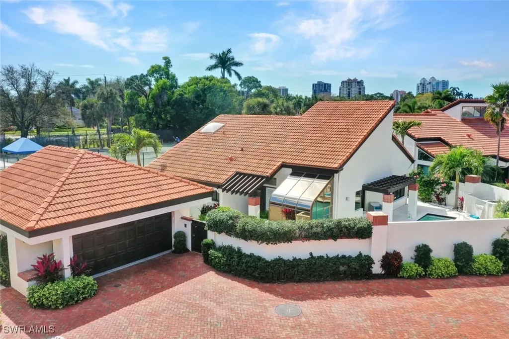 548 Bay Villas Lane Naples FL 34108