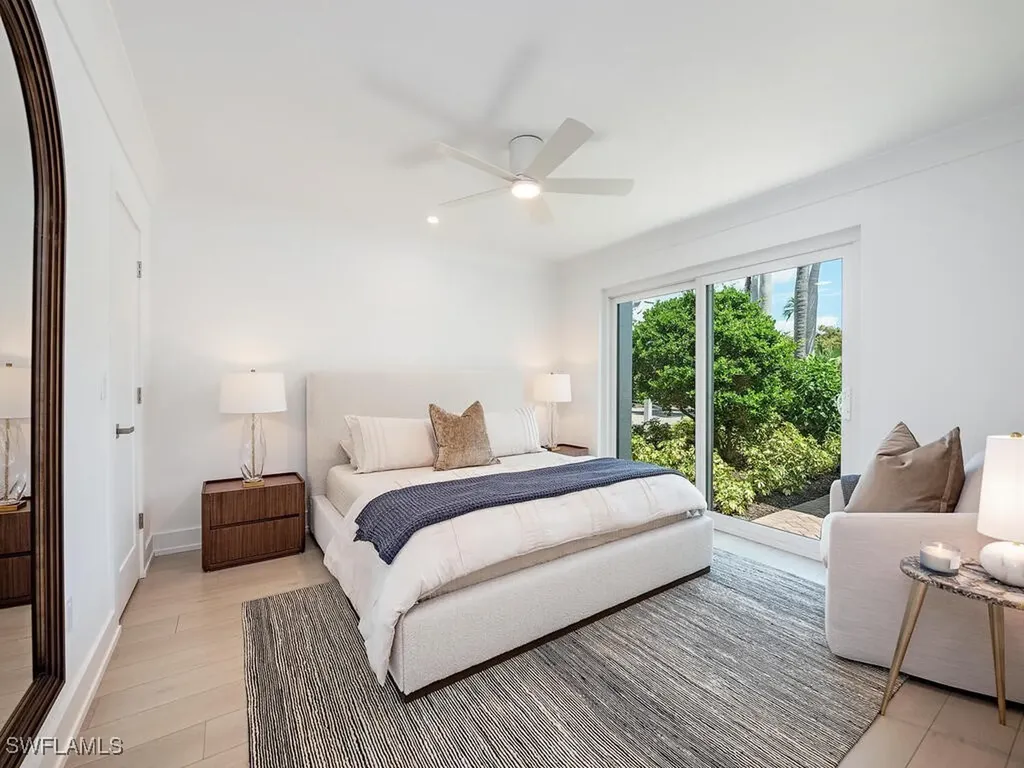 4051 Crayton Road Naples FL 34103