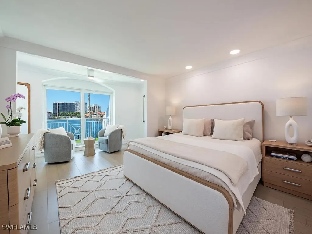 4051 Crayton Road Naples FL 34103