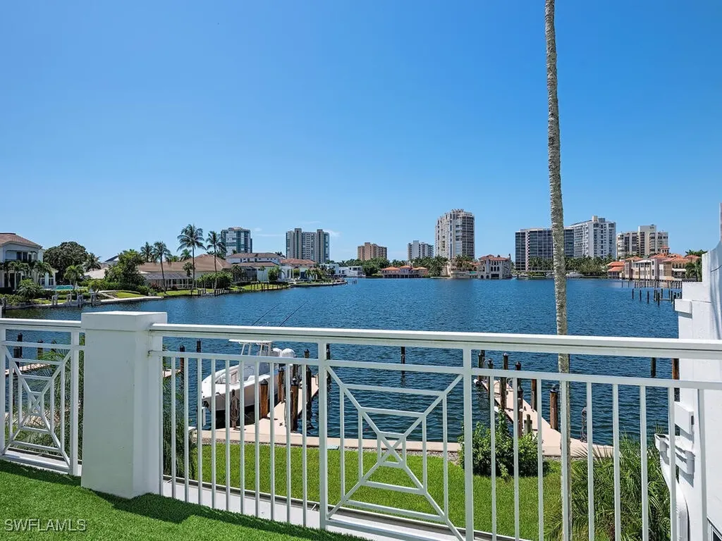 4051 Crayton Road Naples FL 34103