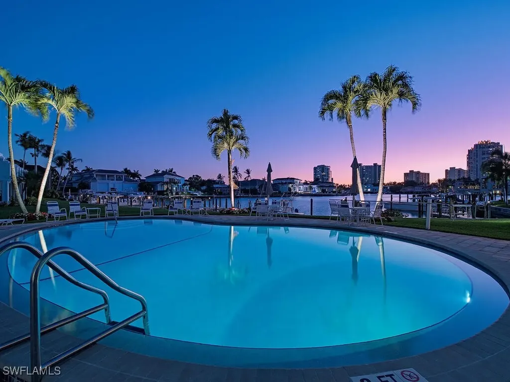 4051 Crayton Road Naples FL 34103