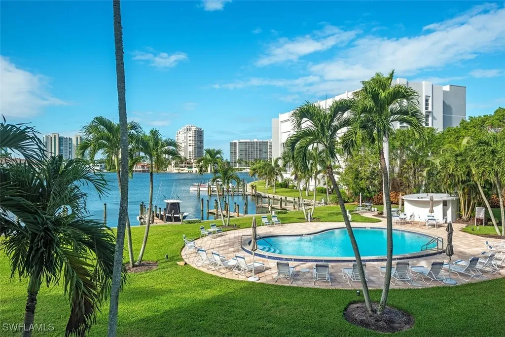 4051 Crayton Road Naples FL 34103