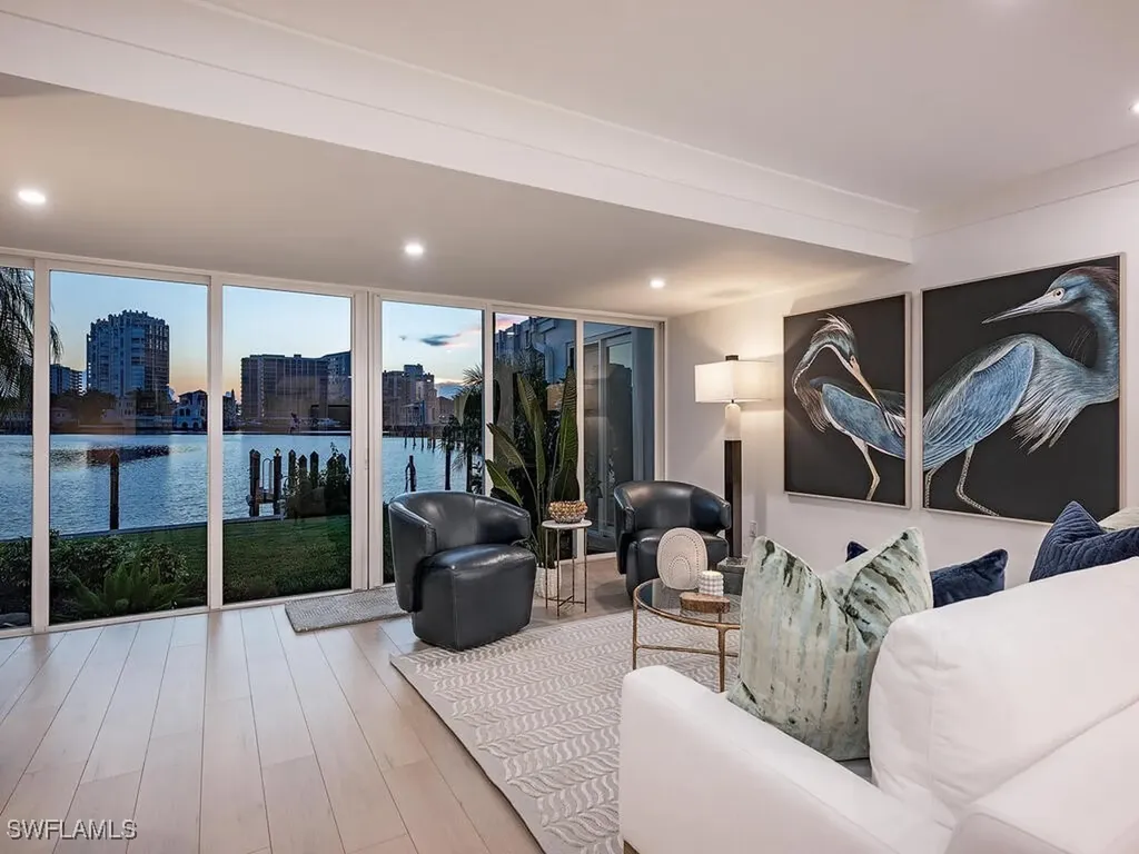 4051 Crayton Road Naples FL 34103