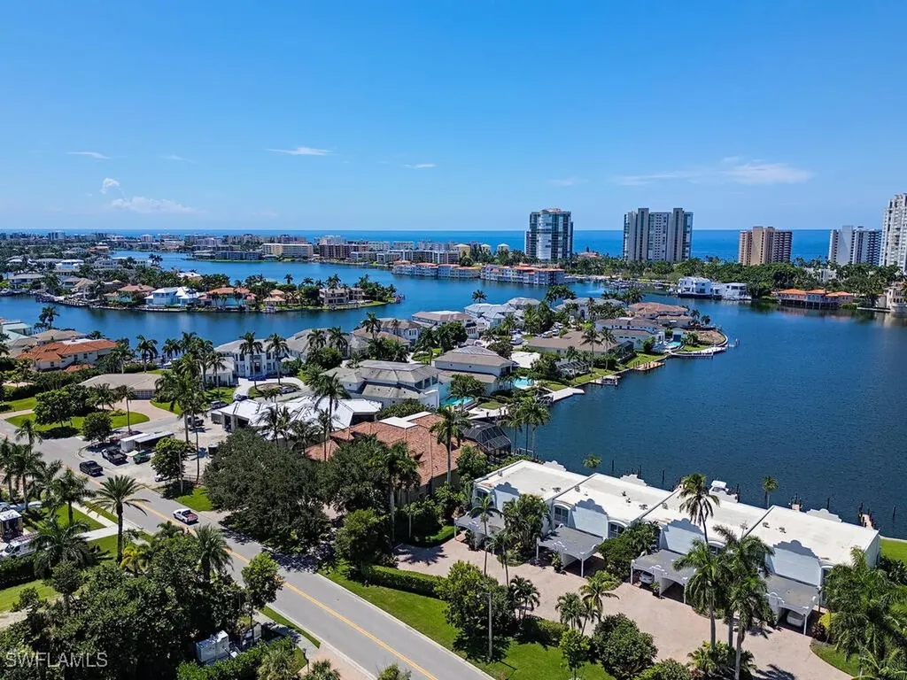 4051 Crayton Road Naples FL 34103