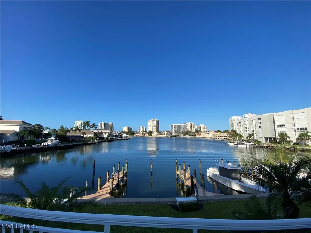 4051 Crayton Road Naples FL 34103