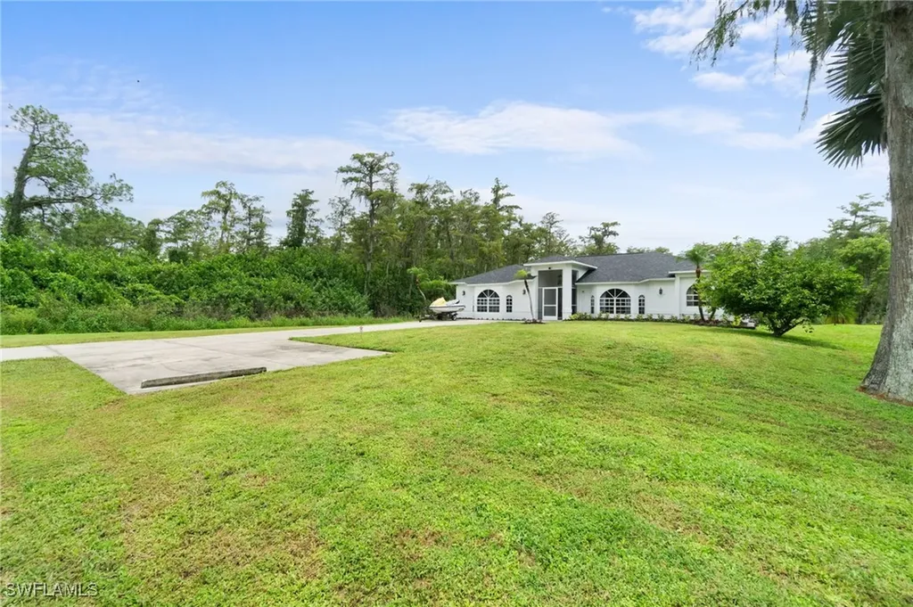 3280 18th Avenue NE Naples FL 34120