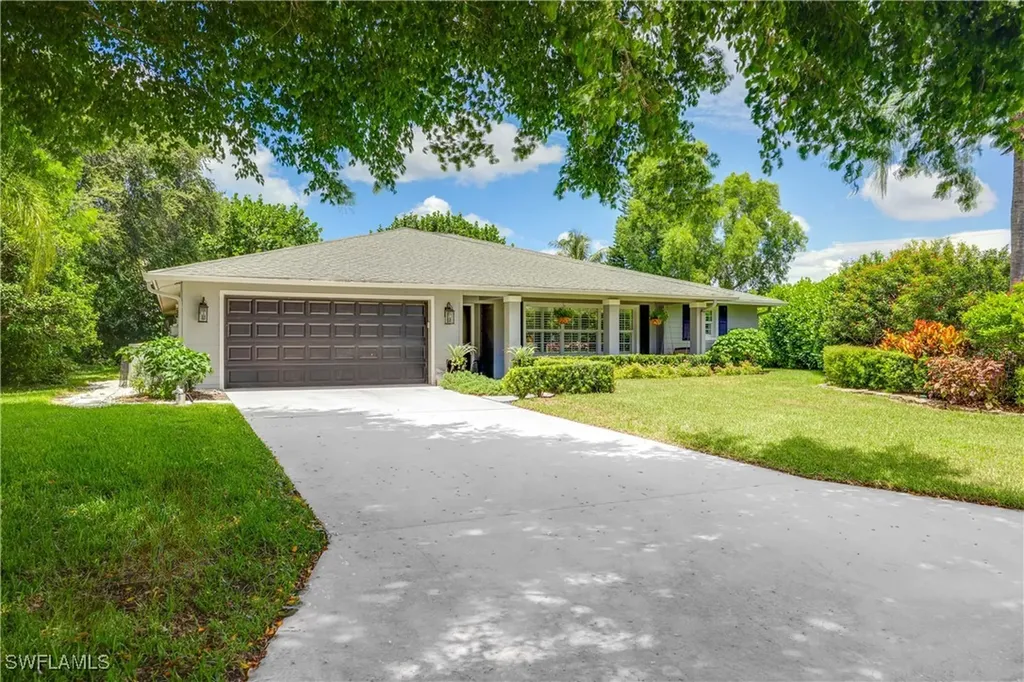 9821 Chelsea Place Naples FL 34109