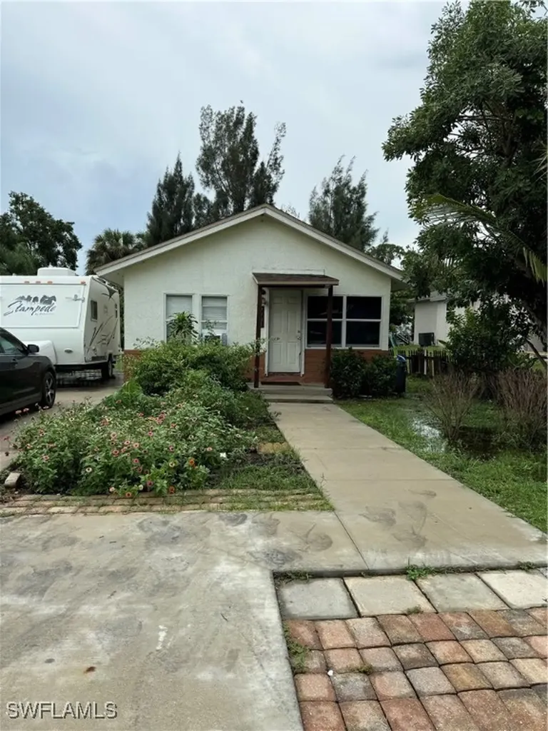 9991 Connecticut Street Bonita Springs FL 34135