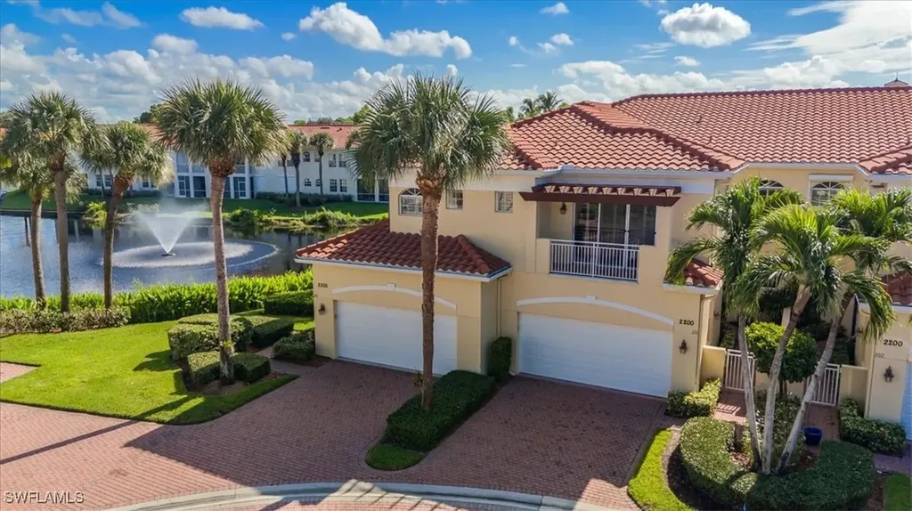 Naples FL, 2200 L Ambiance Circle, Unit 201