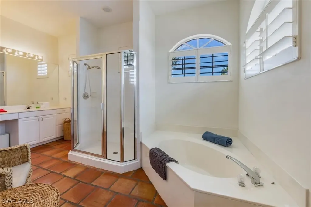 2200 L Ambiance Circle Naples FL 34108