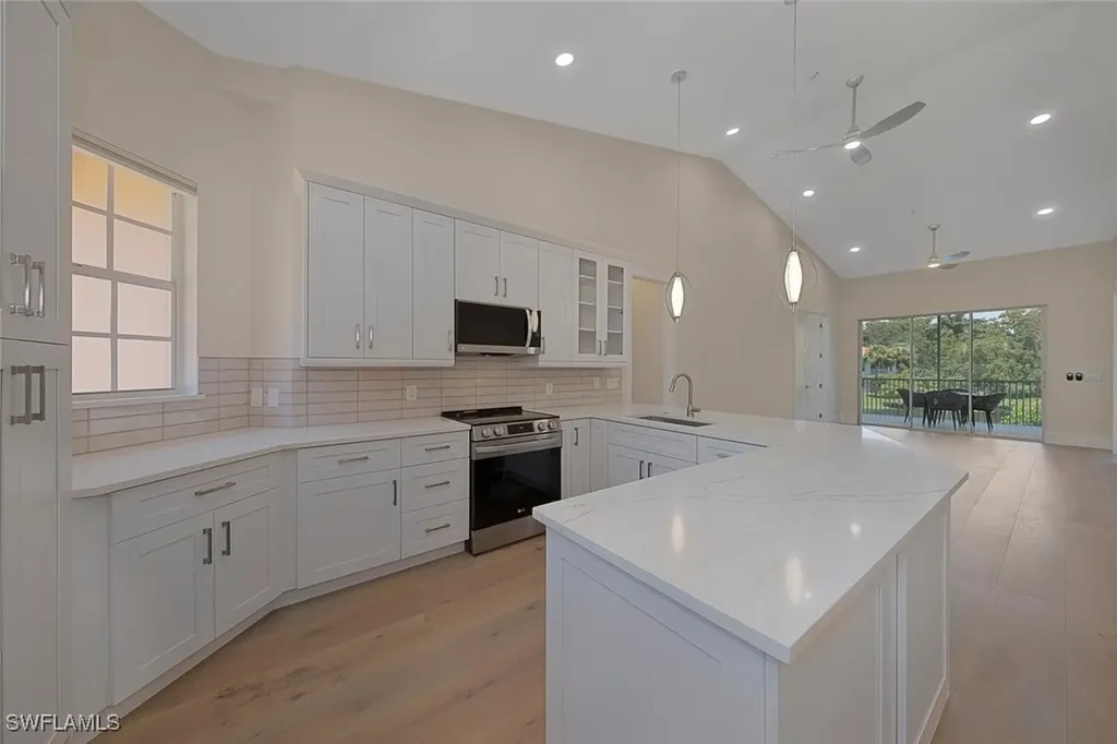Naples FL, 1229 Egrets Landing, Unit 202