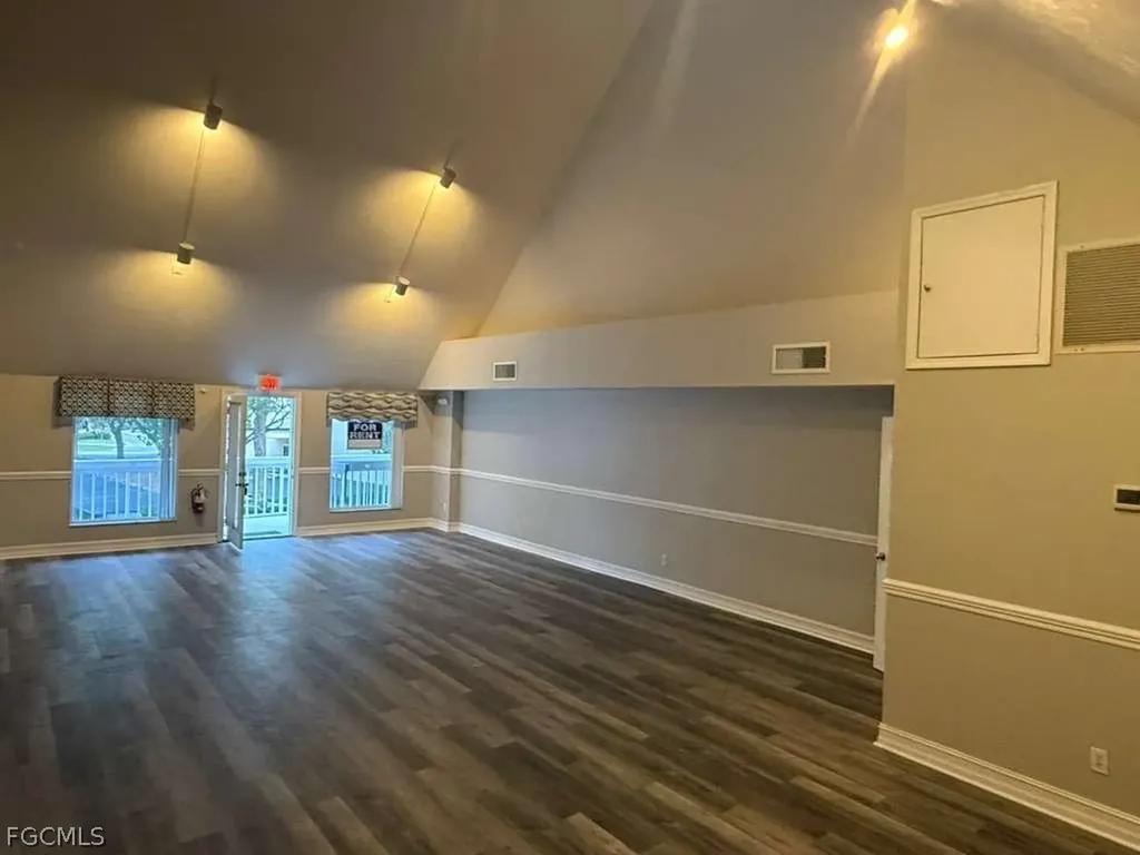 5065 Tamiami Trail E Naples FL 34113