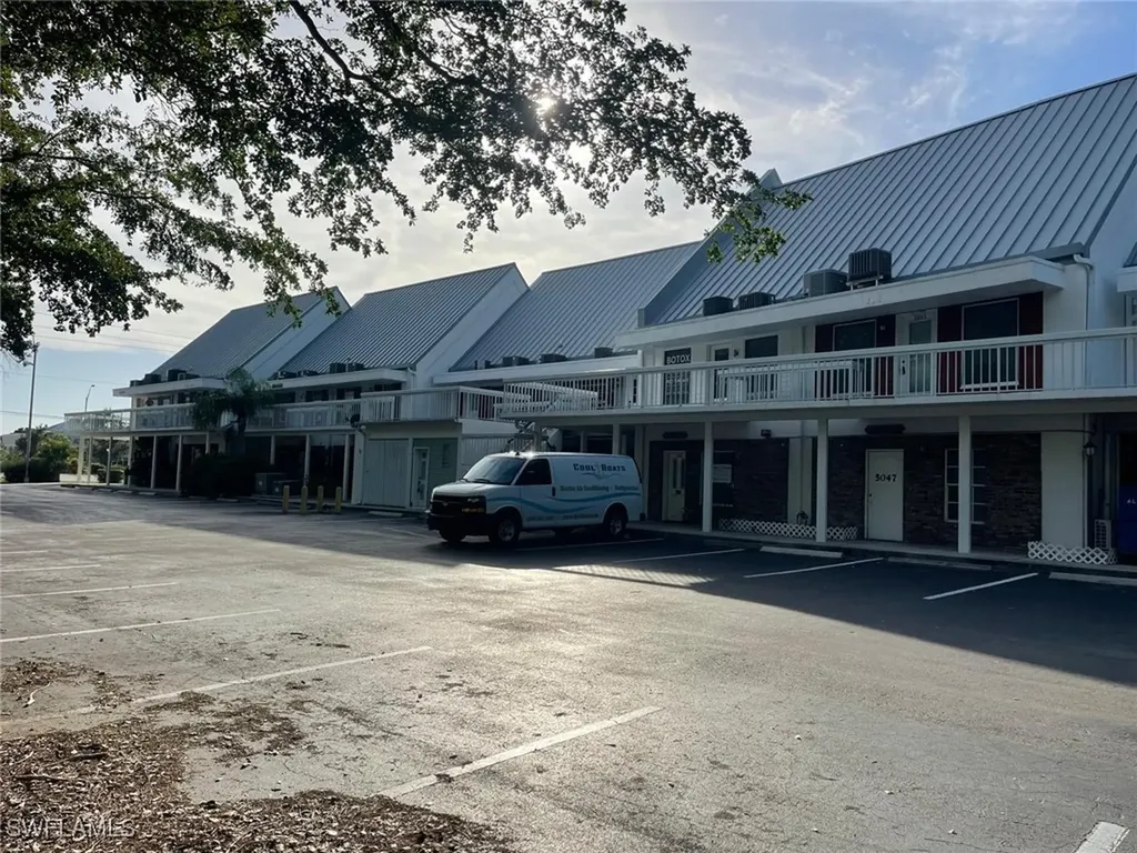 5065 Tamiami Trail E Naples FL 34113