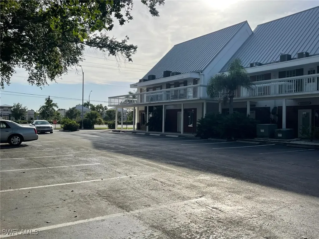 5065 Tamiami Trail E Naples FL 34113