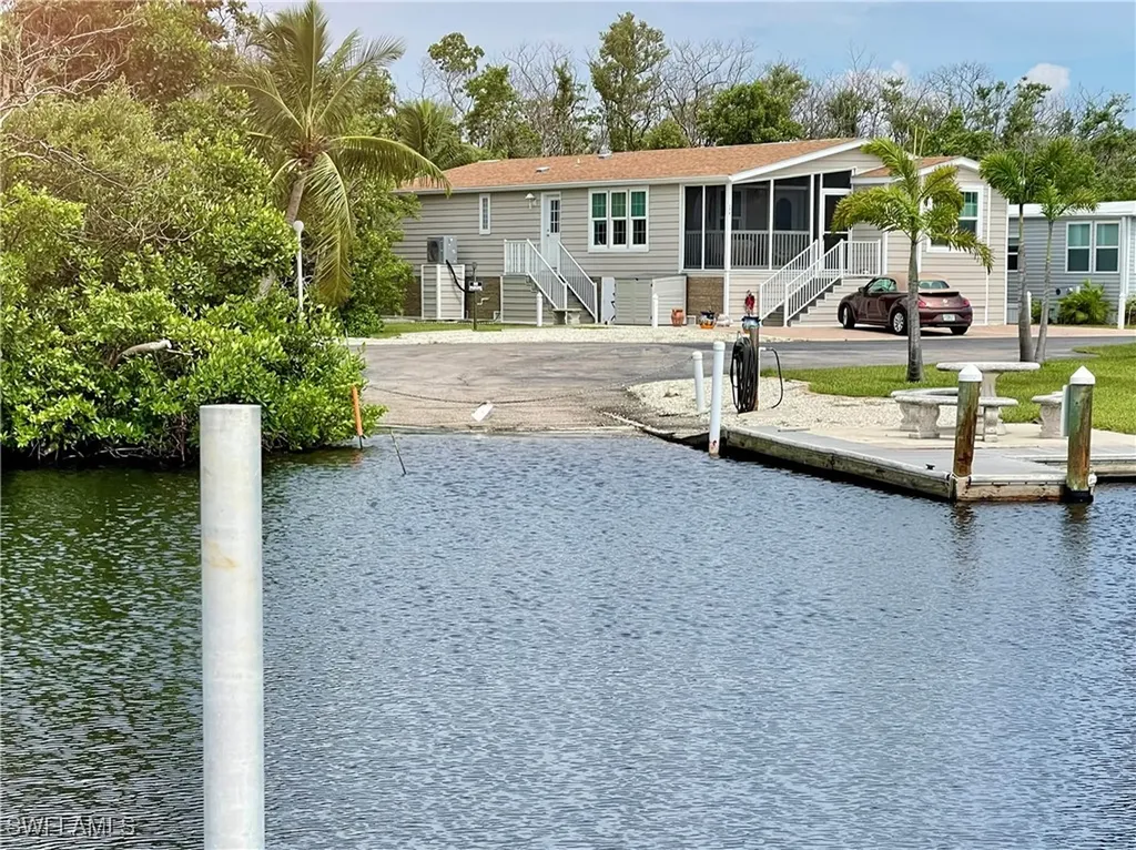 103 Blackbeard Way Fort Myers Beach FL 33931-3423