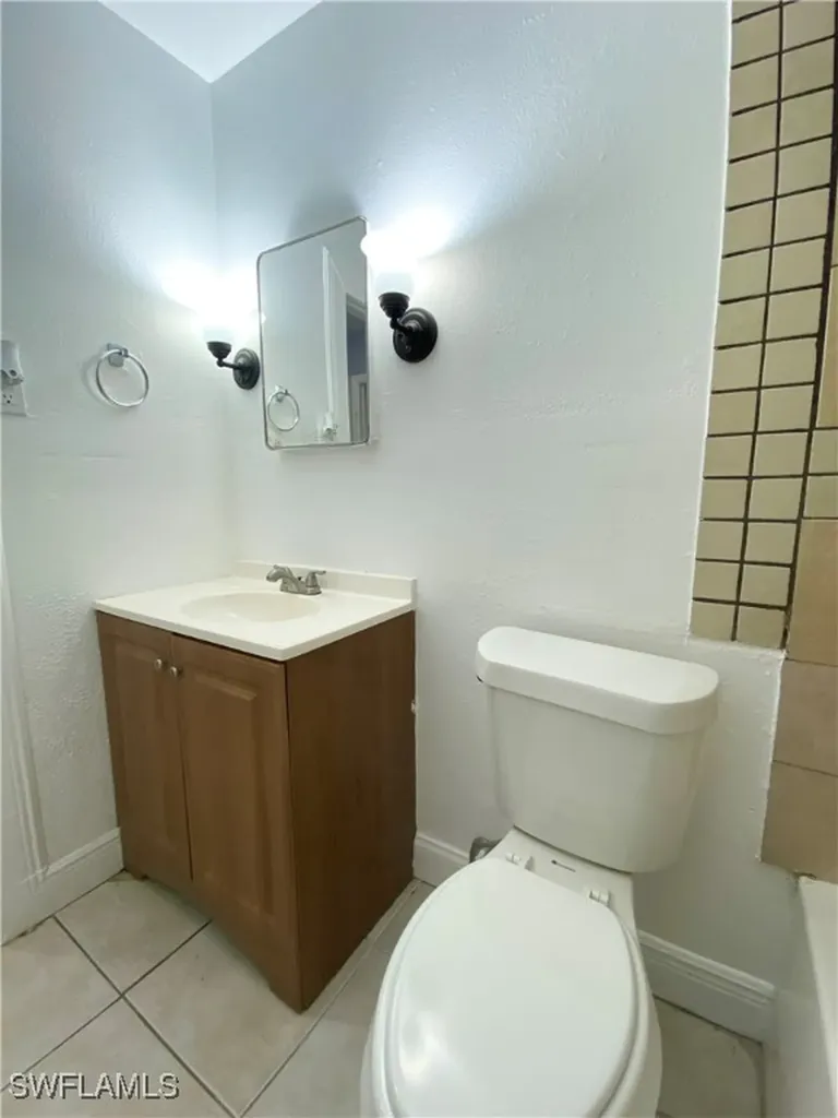 2405 Jeffcott Street Fort Myers FL 33901