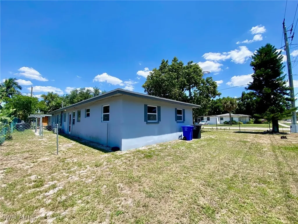 2405 Jeffcott Street Fort Myers FL 33901