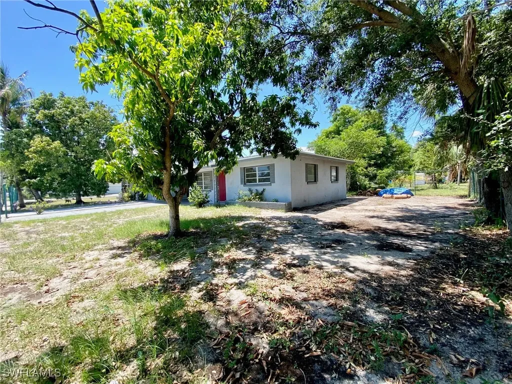 2405 Jeffcott Street Fort Myers FL 33901