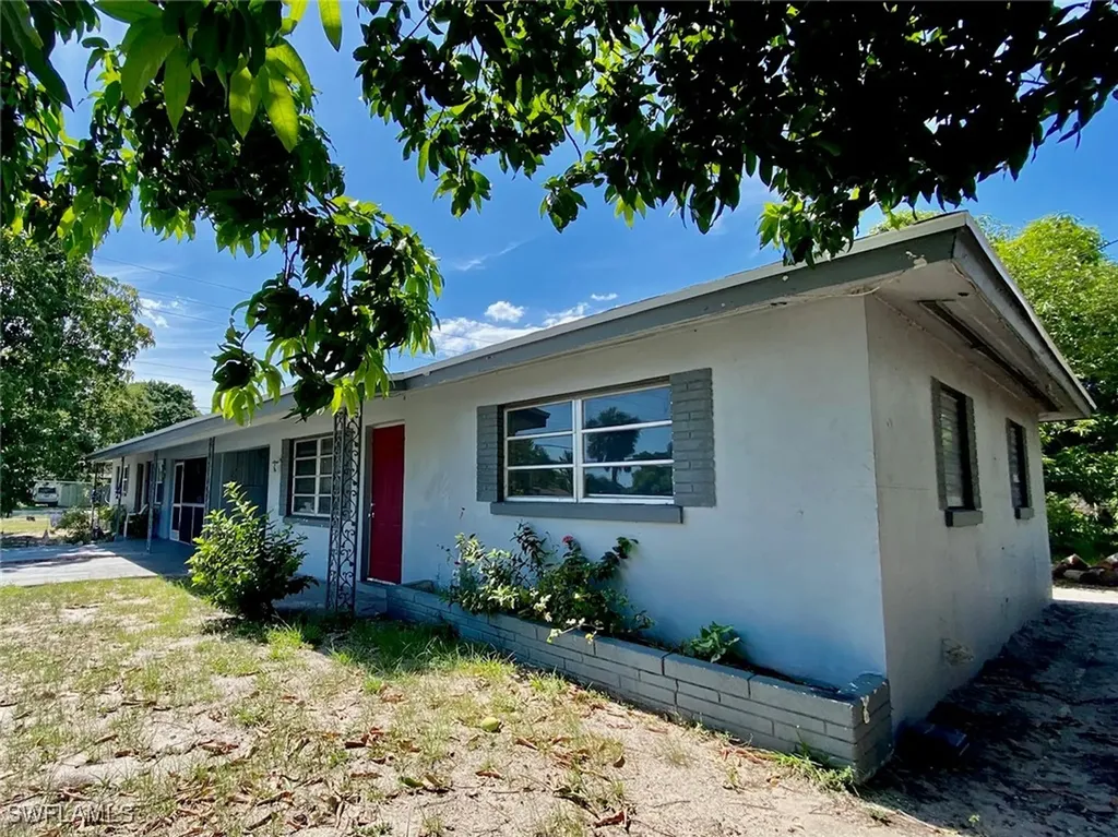 2405 Jeffcott Street Fort Myers FL 33901