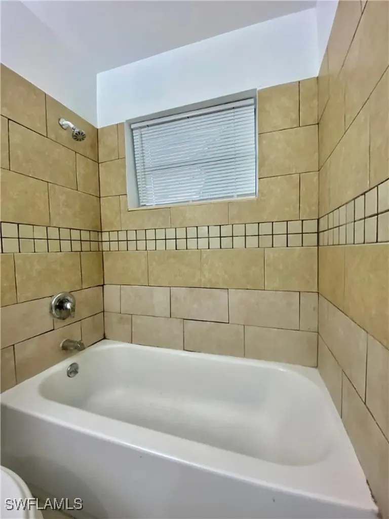 2405 Jeffcott Street Fort Myers FL 33901