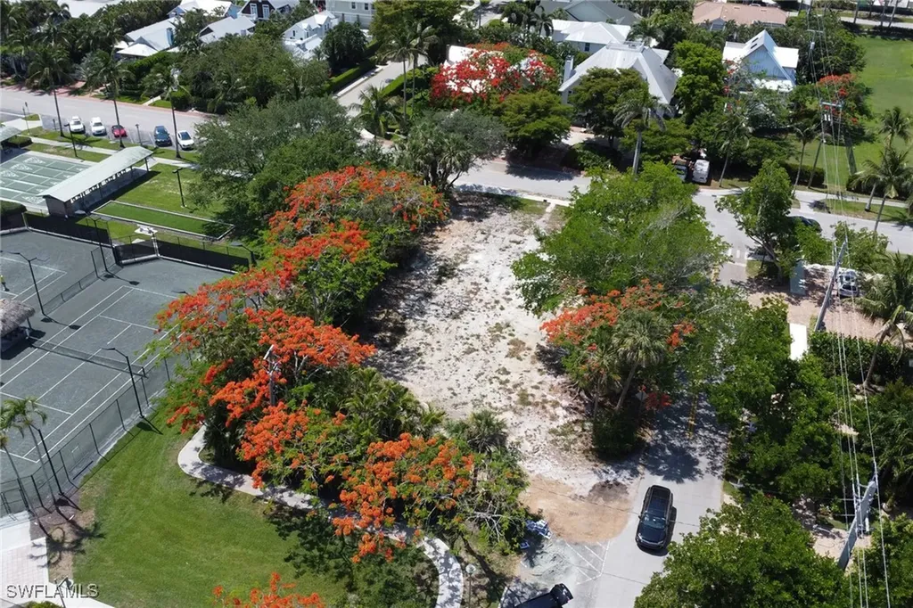 675 8th Avenue S Naples FL 34102