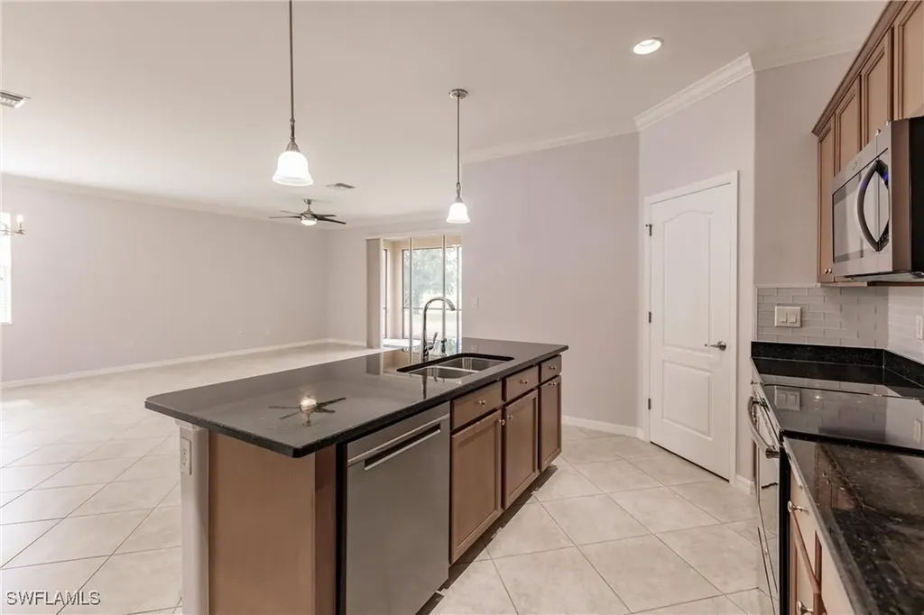 1982 Fairmont Lane Naples FL 34120
