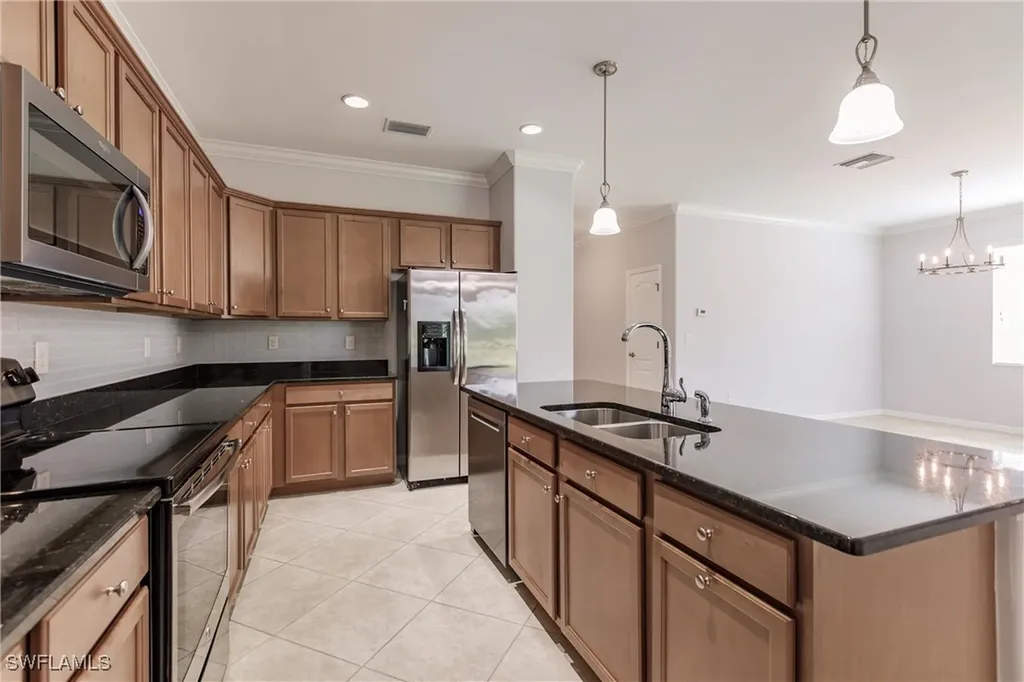 1982 Fairmont Lane Naples FL 34120
