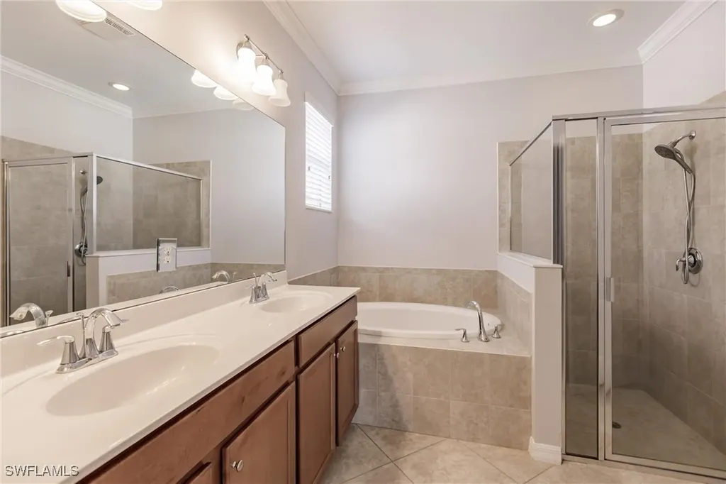1982 Fairmont Lane Naples FL 34120