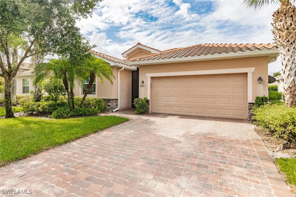 1982 Fairmont Lane Naples FL 34120
