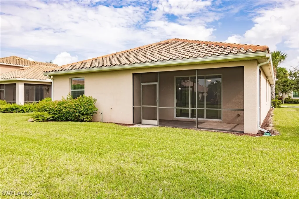 1982 Fairmont Lane Naples FL 34120