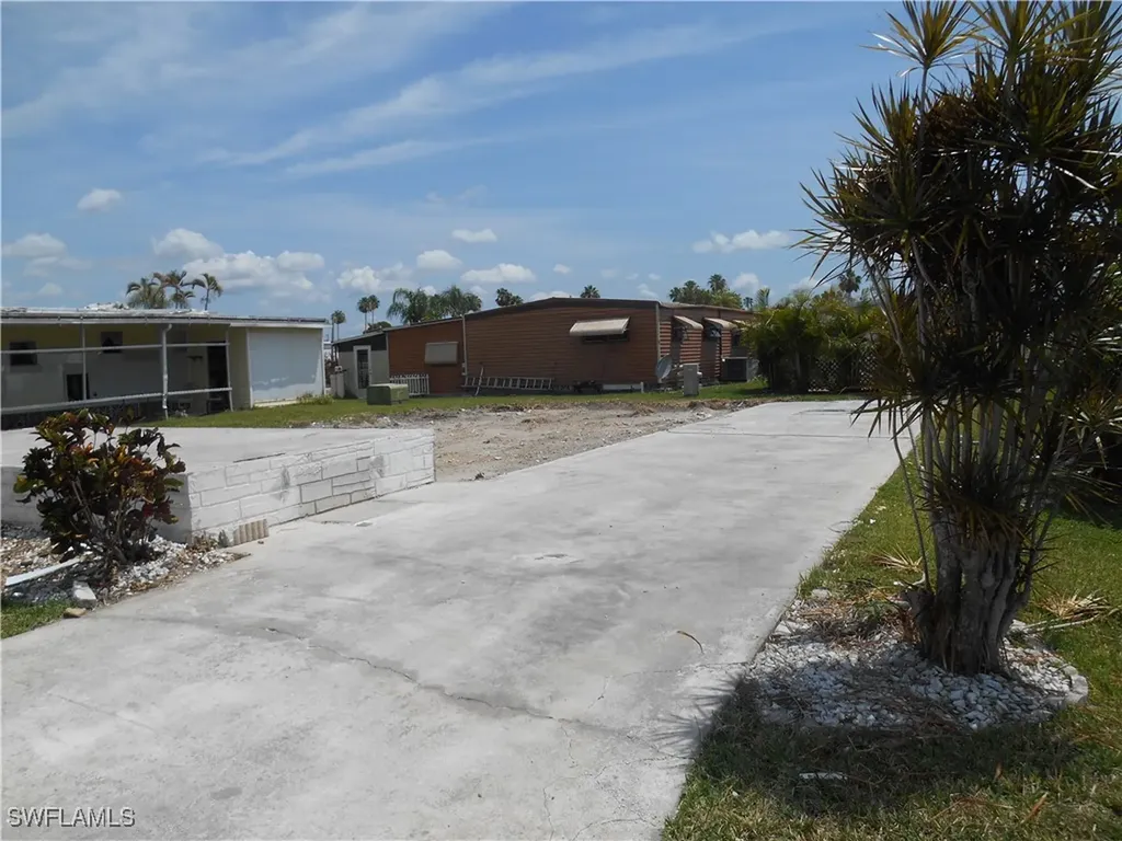 253 Hamlin Drive Fort Myers FL 33905