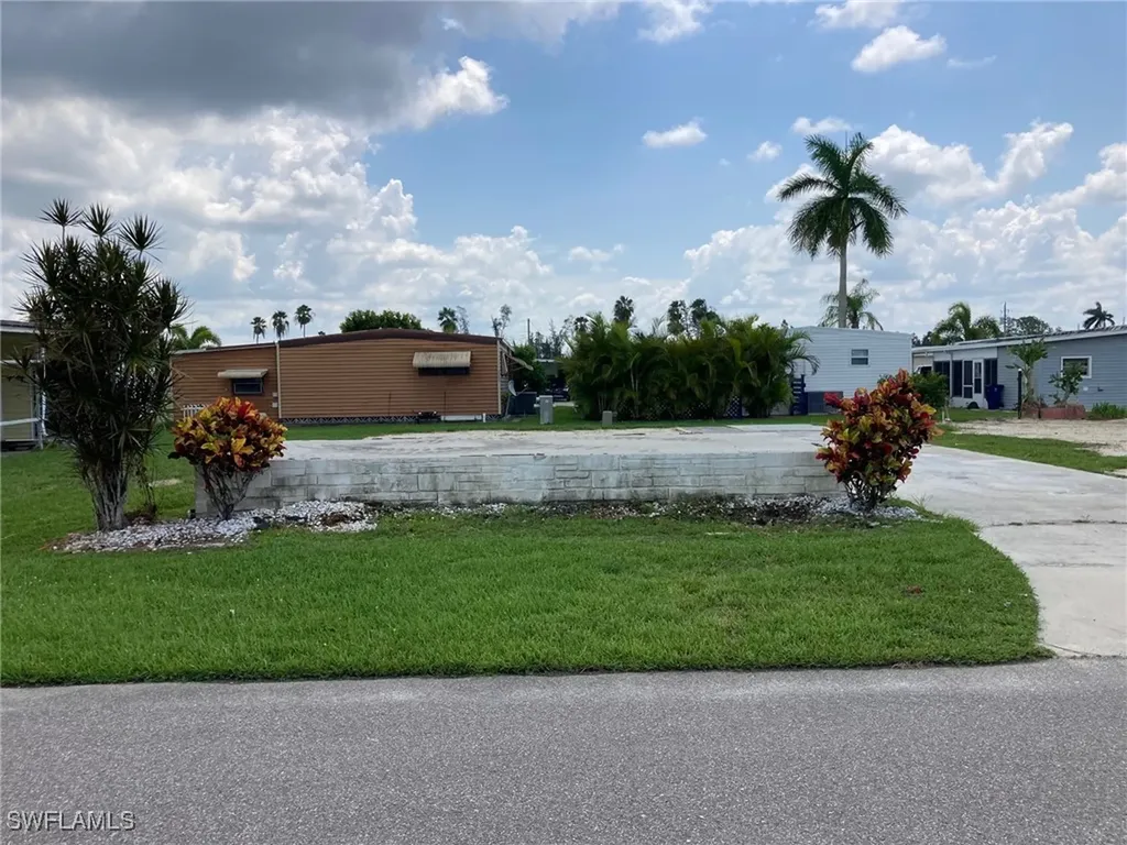 253 Hamlin Drive Fort Myers FL 33905