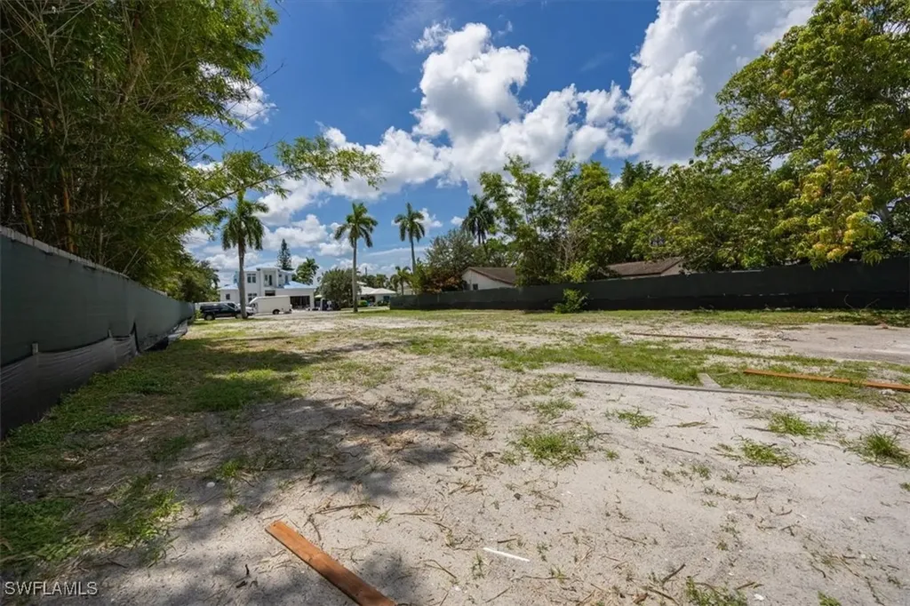 1055 7th Avenue N Naples FL 34102