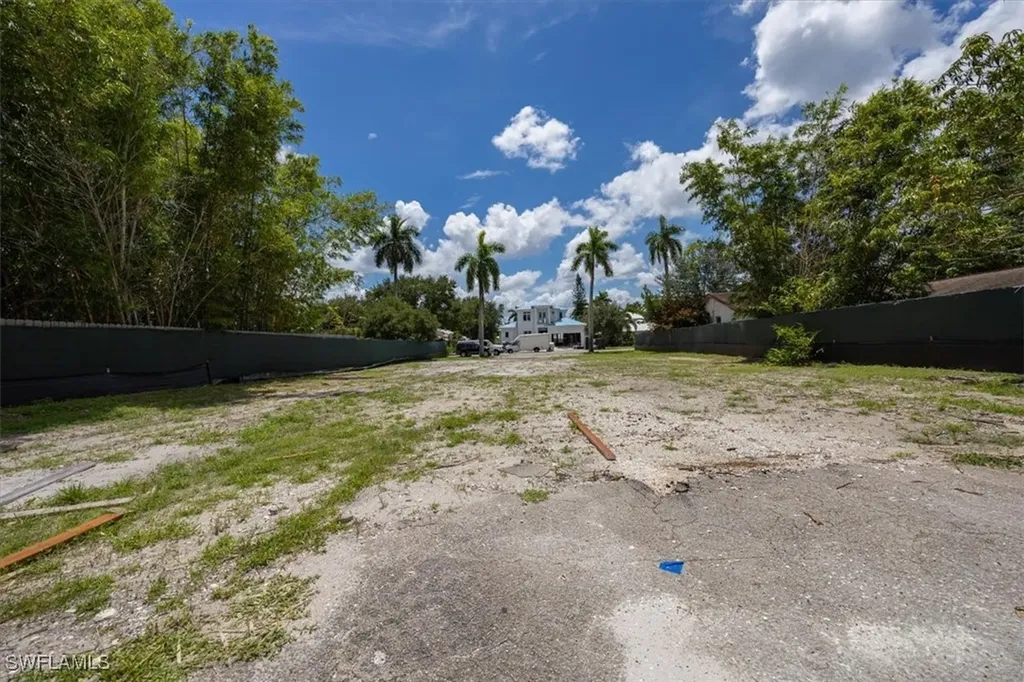 1055 7th Avenue N Naples FL 34102