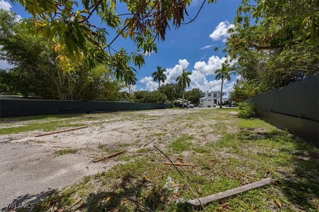 1055 7th Avenue N Naples FL 34102