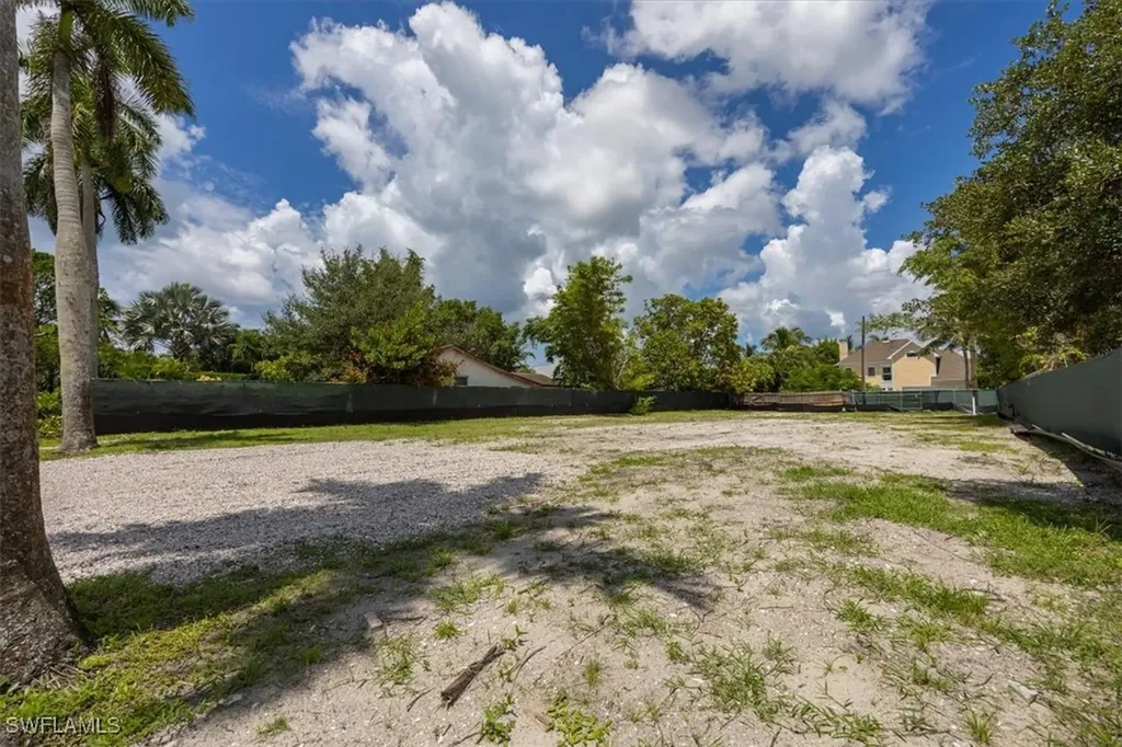 1055 7th Avenue N Naples FL 34102