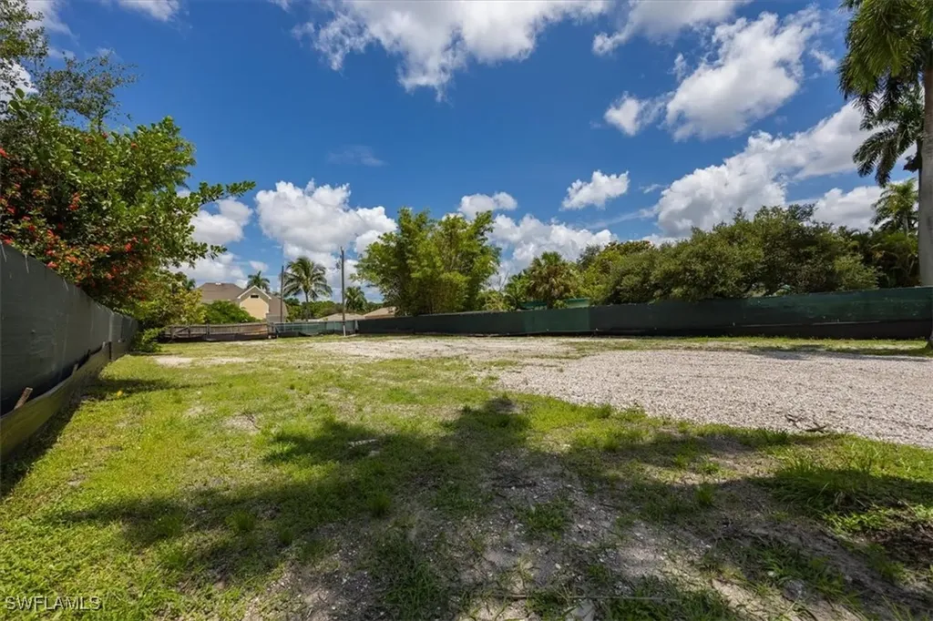 1055 7th Avenue N Naples FL 34102