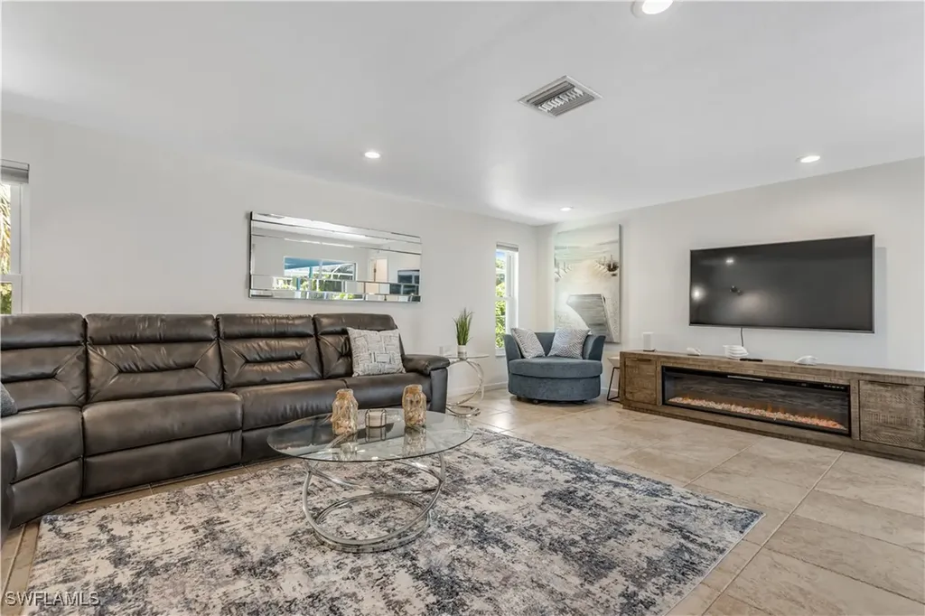 4113 SE 9th Court Cape Coral FL 33904