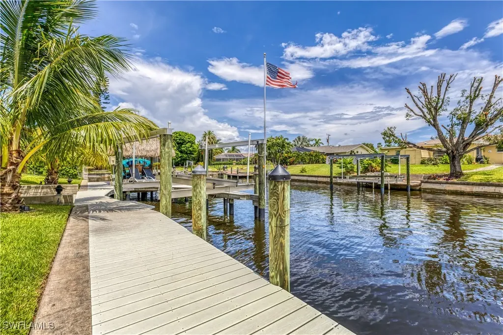 4113 SE 9th Court Cape Coral FL 33904