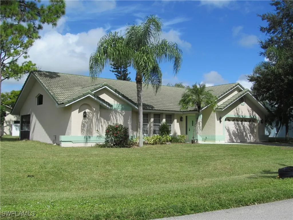 560 Foxcreek Drive Lehigh Acres FL 33974