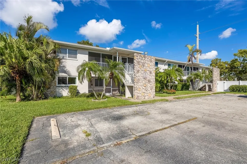 2504 SE 16th Place Cape Coral FL 33904