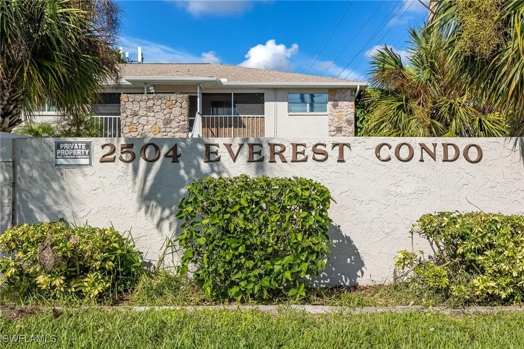 2504 SE 16th Place Cape Coral FL 33904