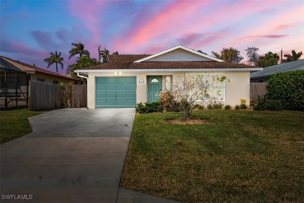 Naples FL, 755 106TH Avenue N