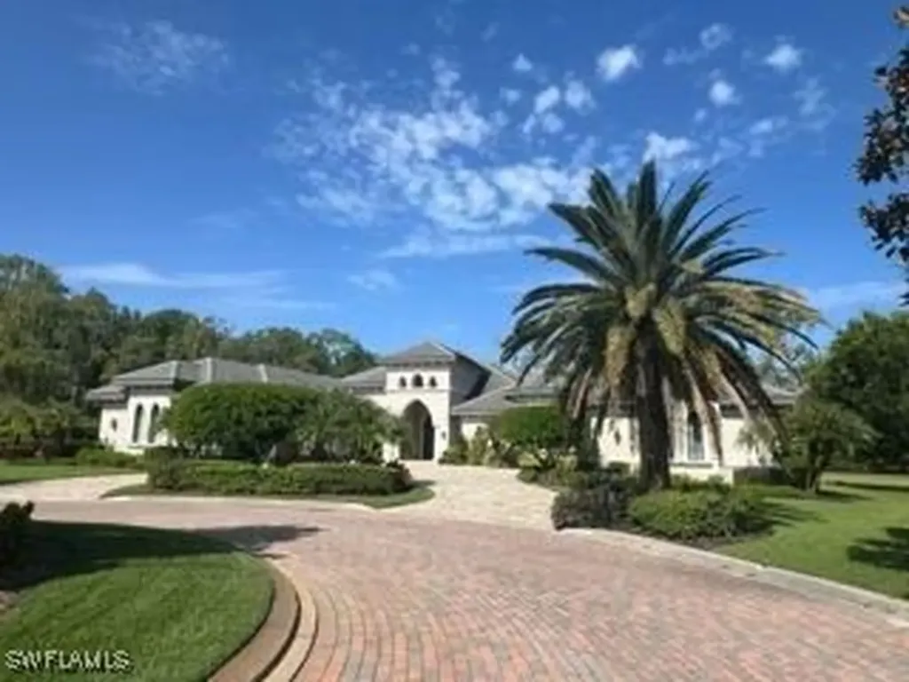 6641 Edgecumbe Drive Naples FL 34119