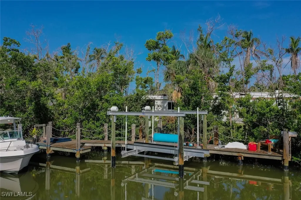 2490 Coconut Drive Sanibel FL 33957