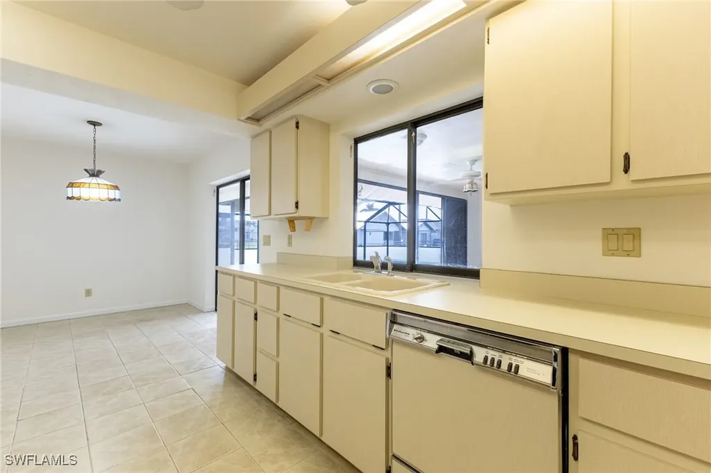 124 SE 39th Terrace Cape Coral FL 33904