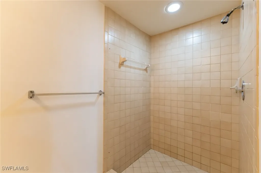 124 SE 39th Terrace Cape Coral FL 33904